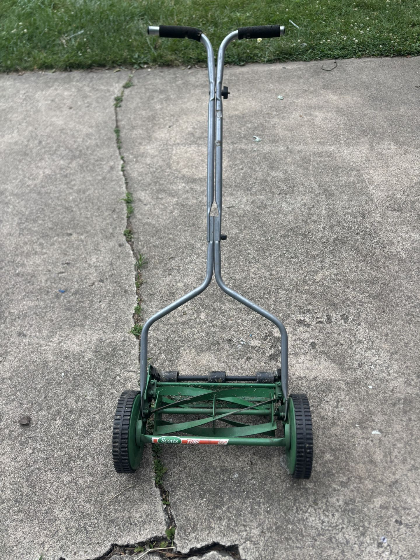 Scott’s 14 In Manual Lawn Mower