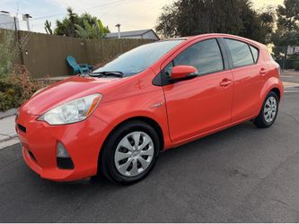 12 TOYOTA PRUIS C (PASSED SMOG)