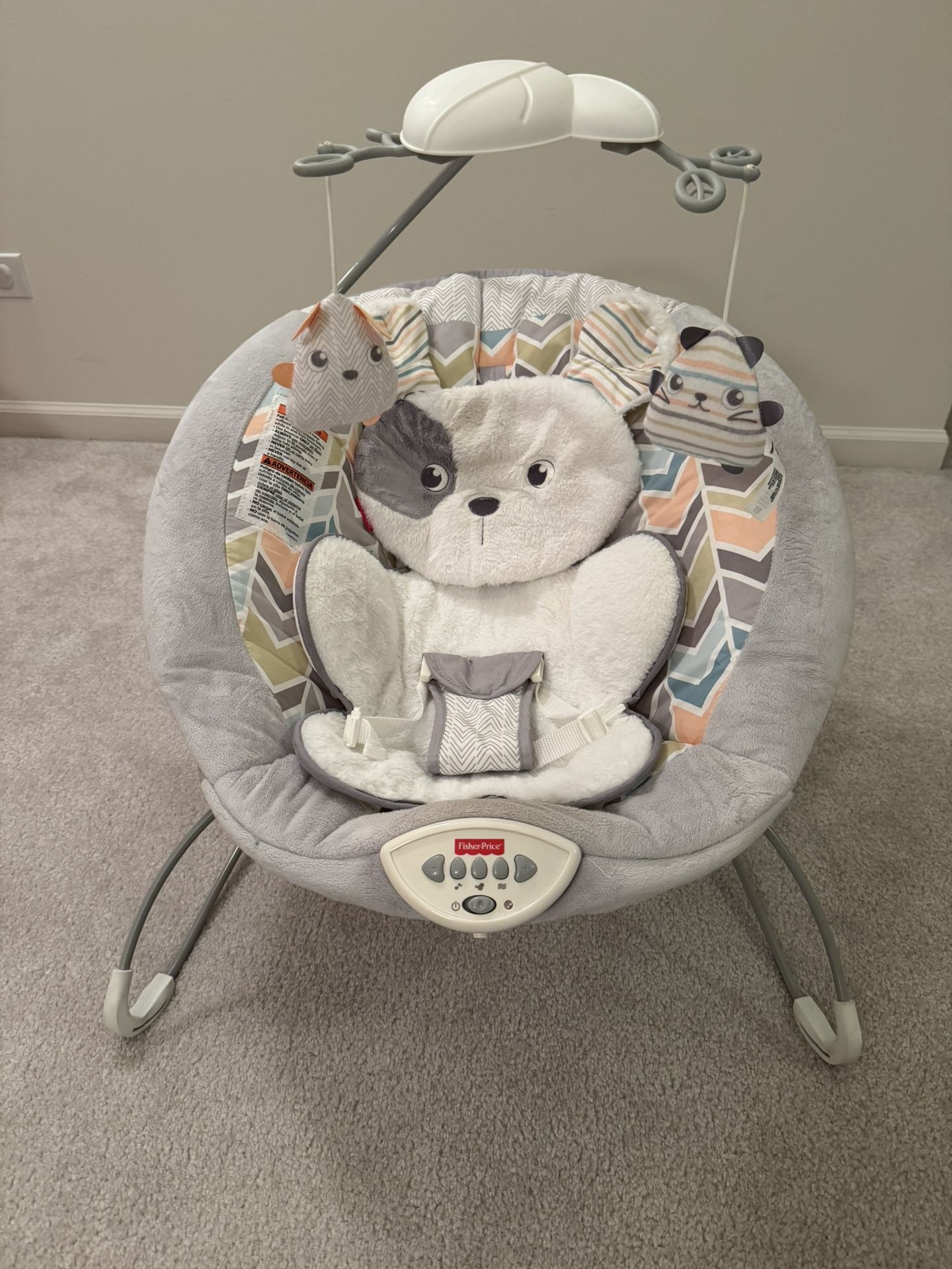 Fisher-Price Portable Baby Seat Sweet Snugapuppy Deluxe Bouncer with Toy Mobile, Music & Vibrations for Newborns 0+ Months