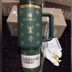 Valentines 💝 Gift 💝 Stanley Green and Gold Quencher Tumbler