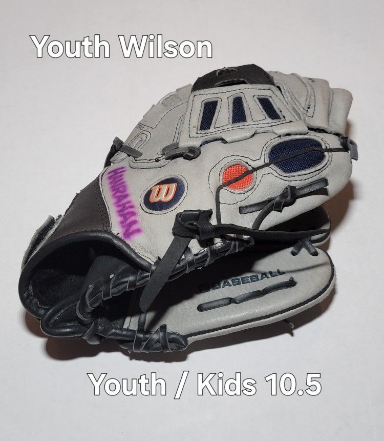 Wilson Youth Baseball Glove 10.5 