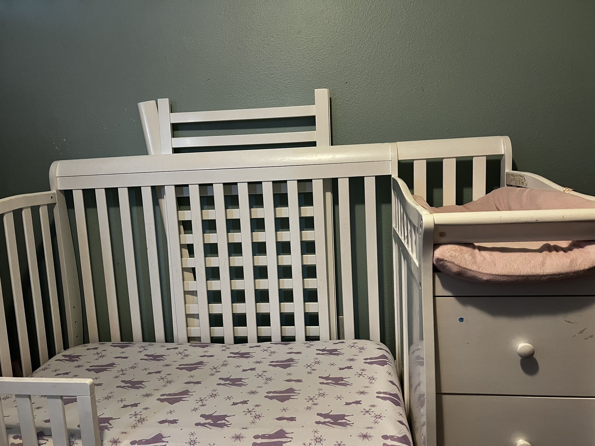 Dream On Me 5 In 1 Convertible Crib & Changer
