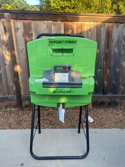 Emergency eye wash station