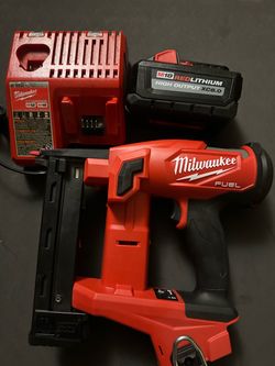 MILWAUKEE M18 STAPLER GUN