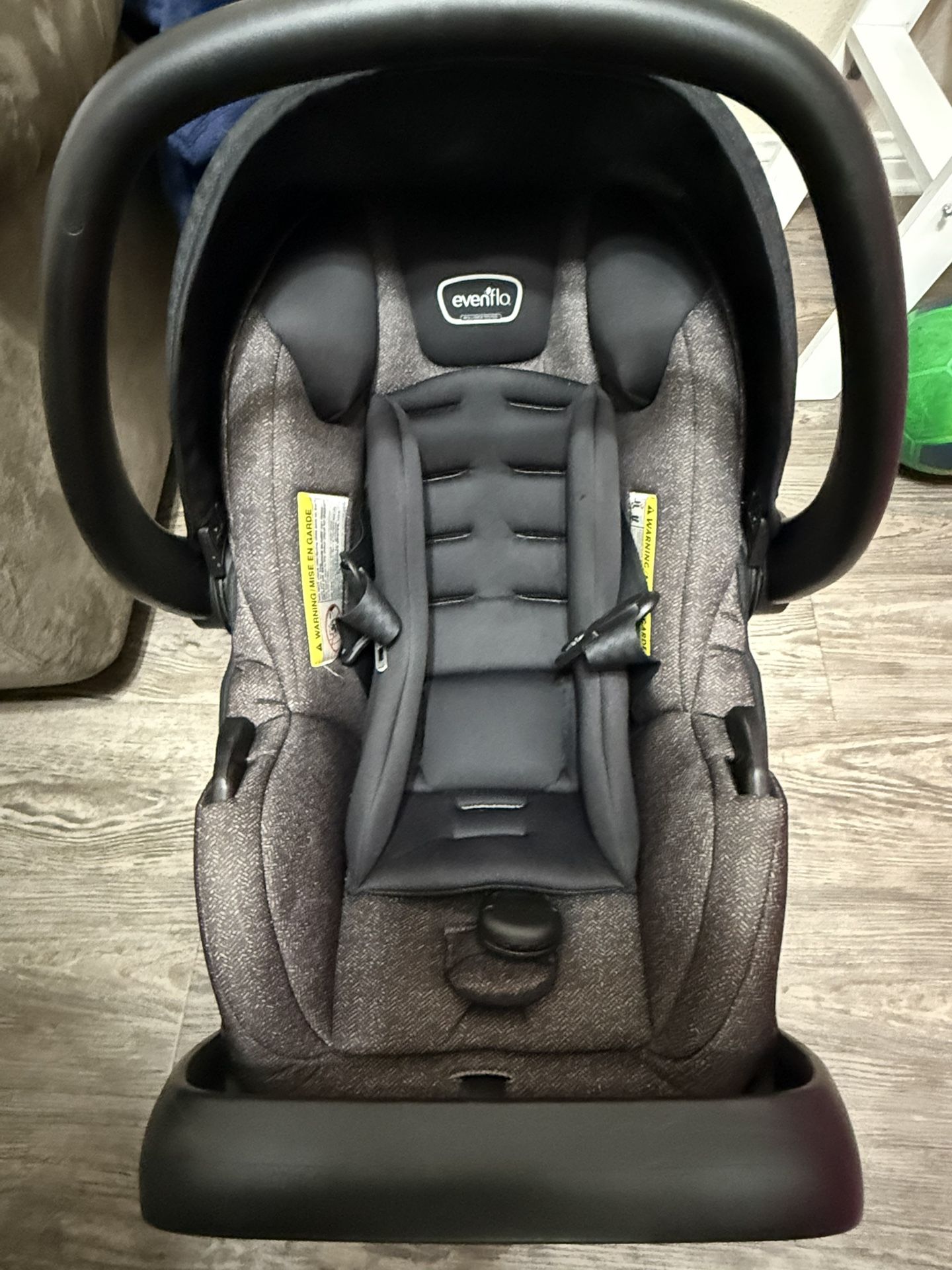 Evenflo Pivot Car Seat With Base