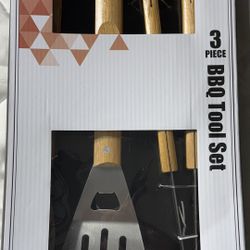  3 piece BBQ tool set 3-in- 1 spatula/ fork/ tongs  Heavy duty stainless steel construction Larg