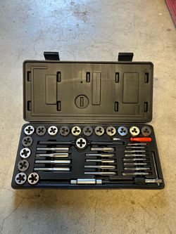 40 pieces metric tap and die set.