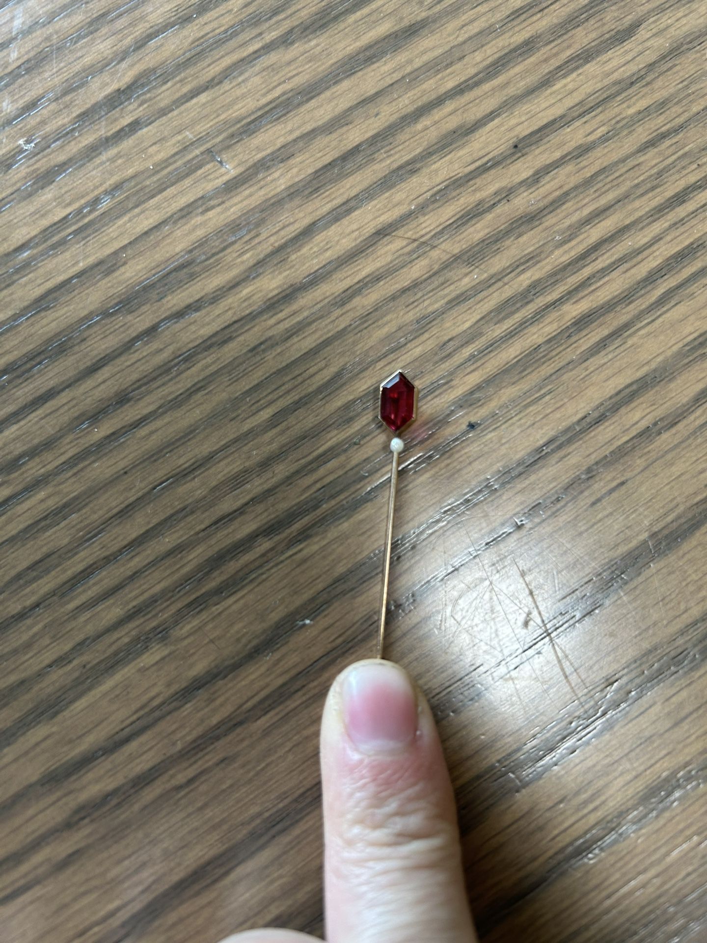 10k gold hat/tie pin with red stone on