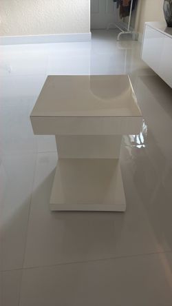 Table small white
