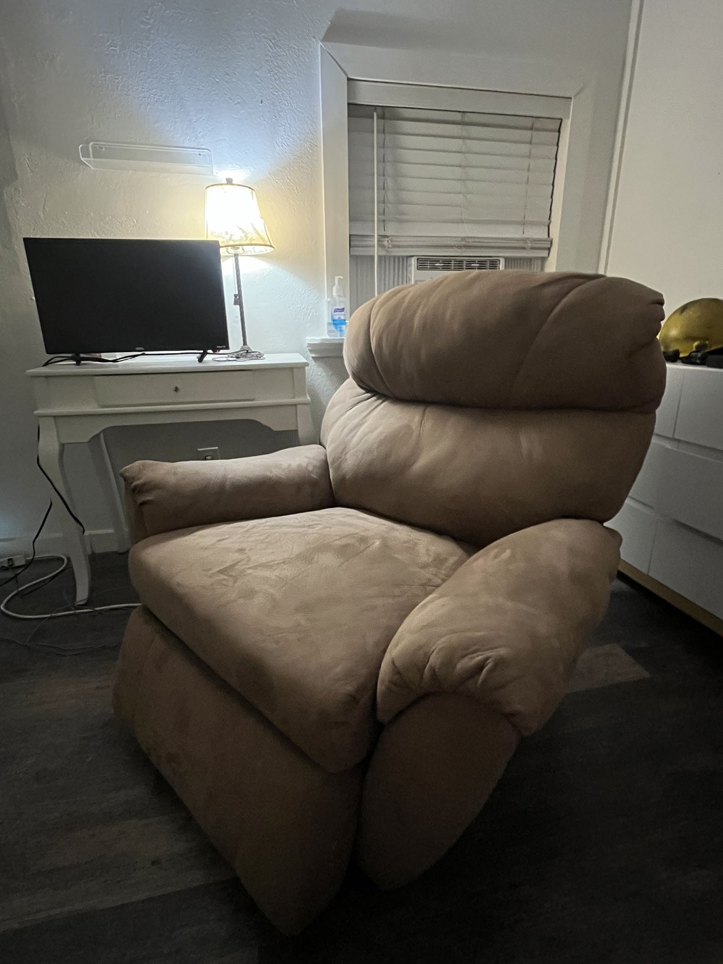 RECLINER COUCH