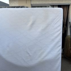 Colchón King Size En Buenas Condiciones