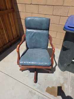 Desk chair