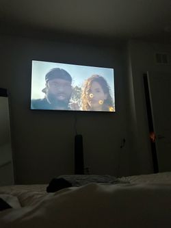 $250 65 inch smart Samsung tv comes with remote