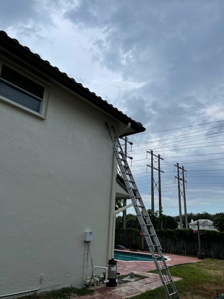 🤍 Canaletas Para Lluvia ☔️ Sin Empates color Blanca, y Caidas 3/4  🔥#seamlessgutter #leaffilter #leafguard #guttercleaning #gutters  #gutterservices, By Platinum Seamless Gutters