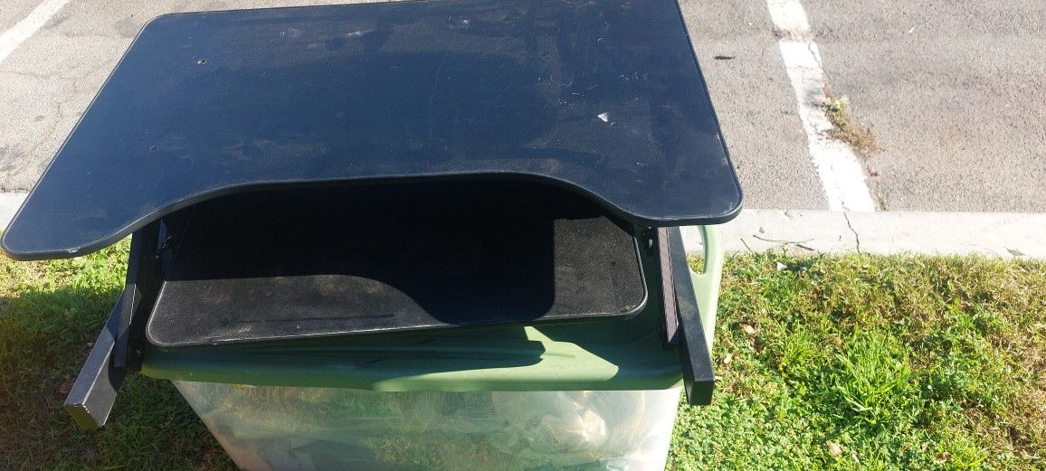 Sit/stand desktop riser / adjustable desk topper