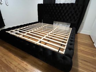 New 🖤 Queen Size Luxury Upholstered Queen Bed! ⭐️ No Box Spring Needed ⭐️ Delivery & Finance are available