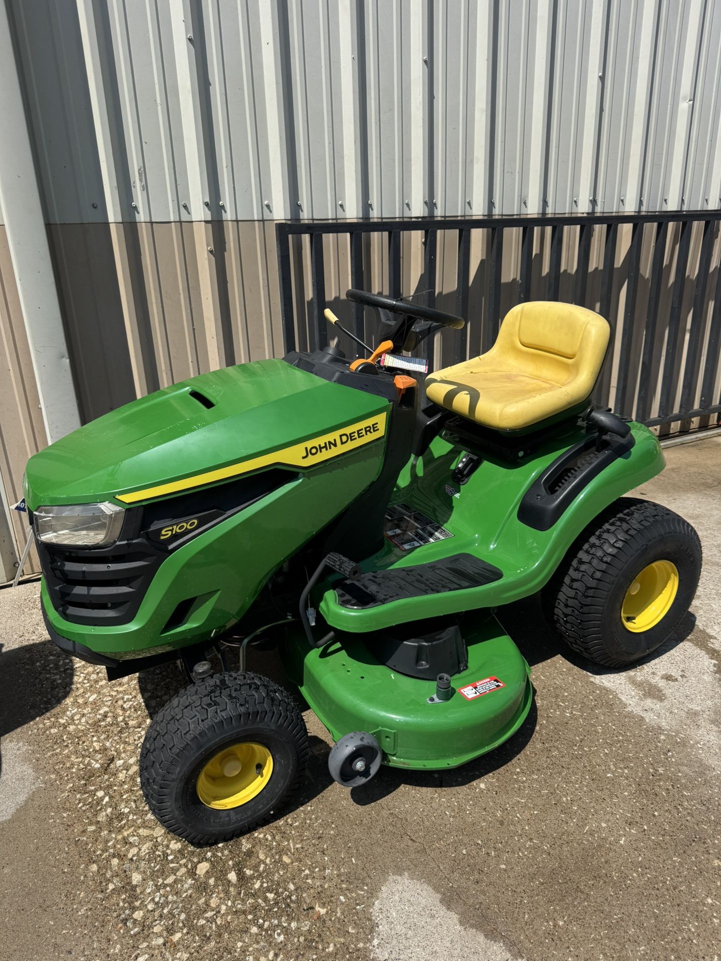 John Deere S-100 Riding Mower