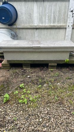 Aluminum truck tool box
