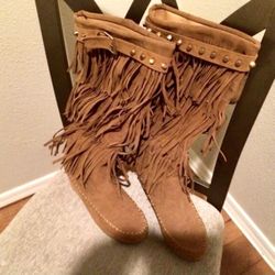 Tan suede fringe boots. Size 7.