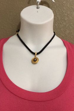 Choker necklace with beaded it’s really cute great condition