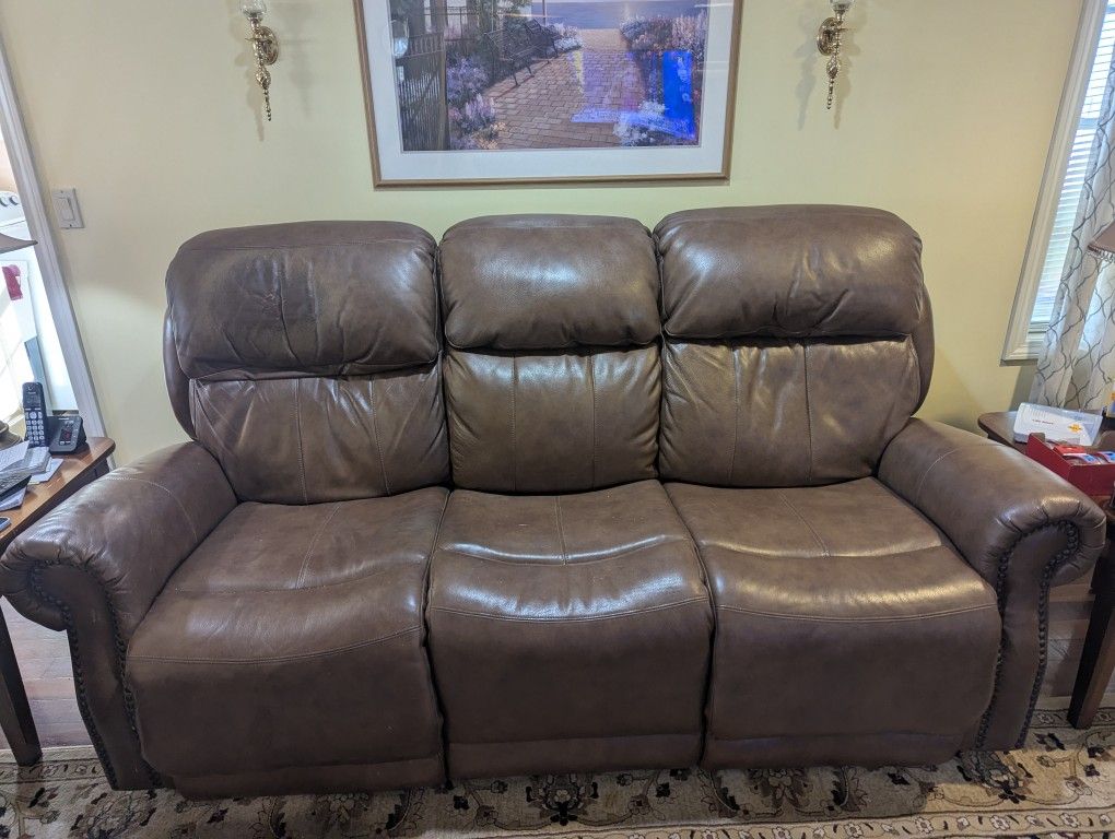 Brown Leather Couch Slightly Worn Top Right . No Rips,Tears,Damage. No Smoking No Pets 