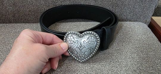 New Silver western heart belt buckle and 40" black PU leather belt buckle. Several available SHIPPING is AVAILABLE