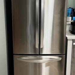 LG Refrigerator (21.6 cu ft.) 