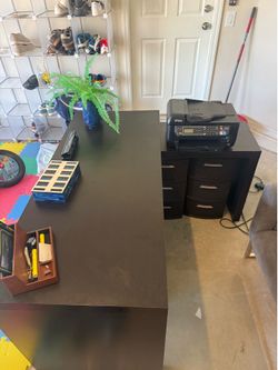 Modern Office Desk – Large – Only $100