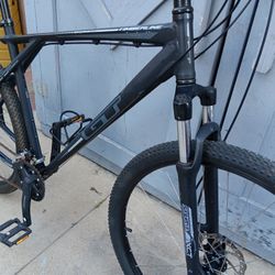 GT.       TIMBERLINE.      Mountain Bike 