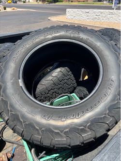 BFG KO2 A/T tires 265 70r17