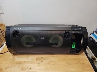 SONY PORTABLE BOOM BOX “RDHGTK37IP”