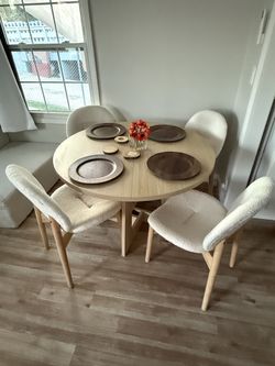 New Dinning Room Set With Chairs 