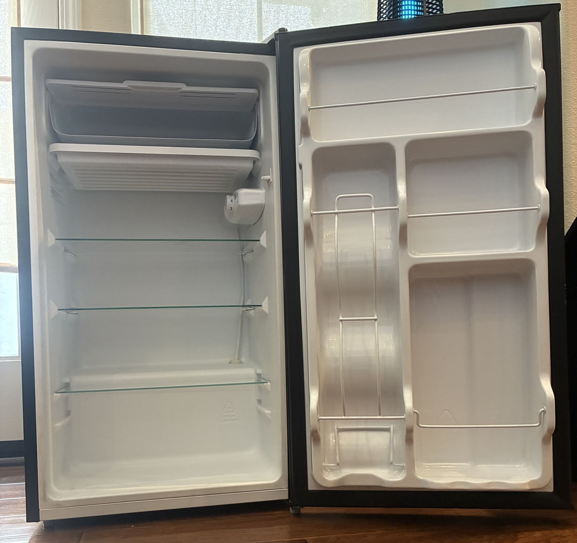 Mini refrigerator