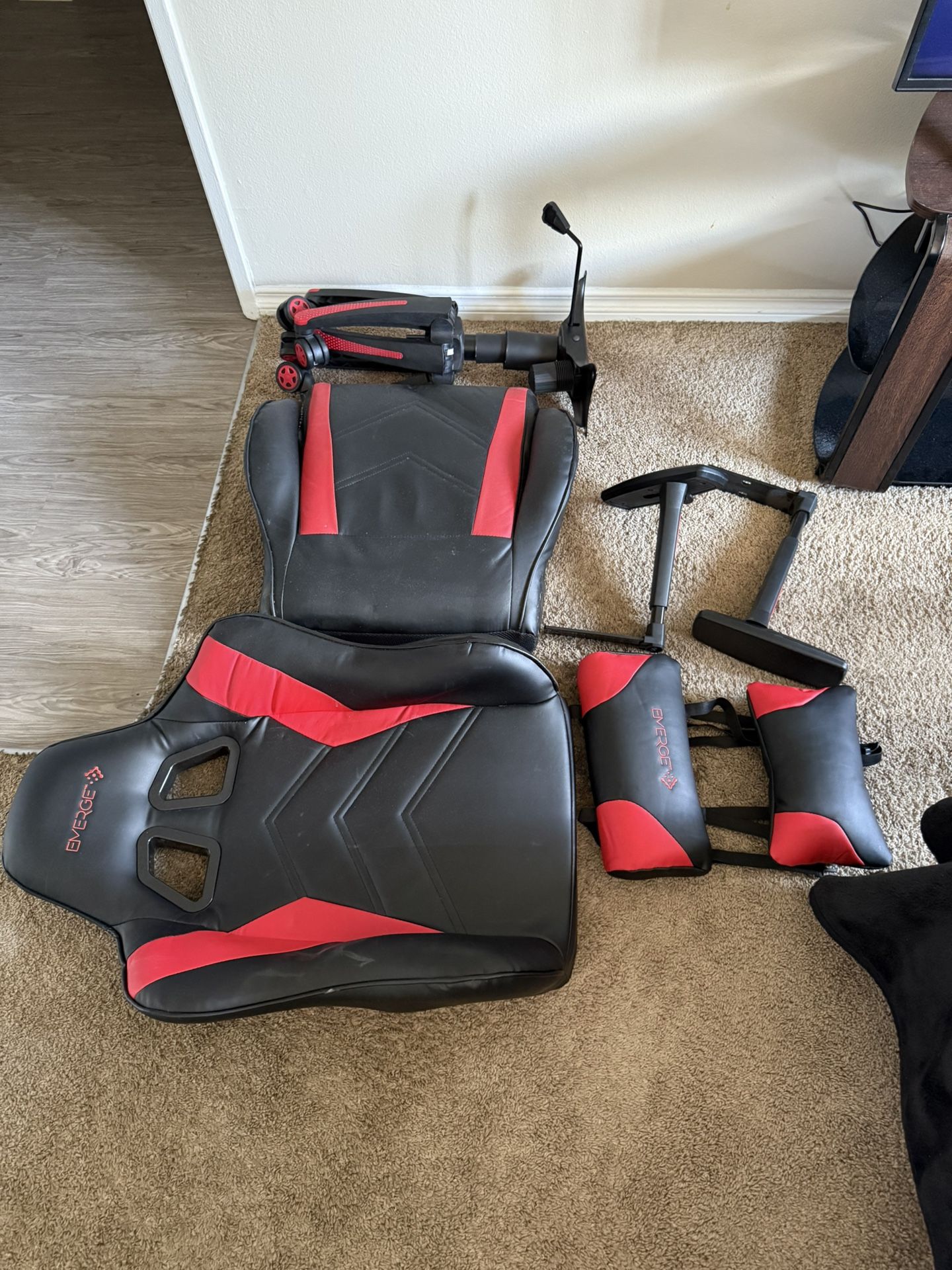 Gaming Chair And Table