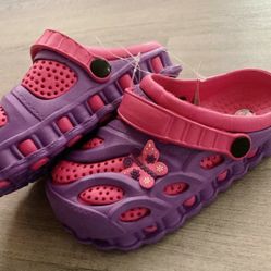 CROCS STYLE FOR GIRL, AVAILABLE IN DIFFERENT SIZES