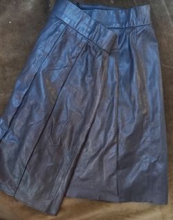 Vince. Gray Soft Leather Mini- Skirt, Sz M, MSRP $400+