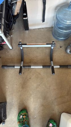 Pull up bar