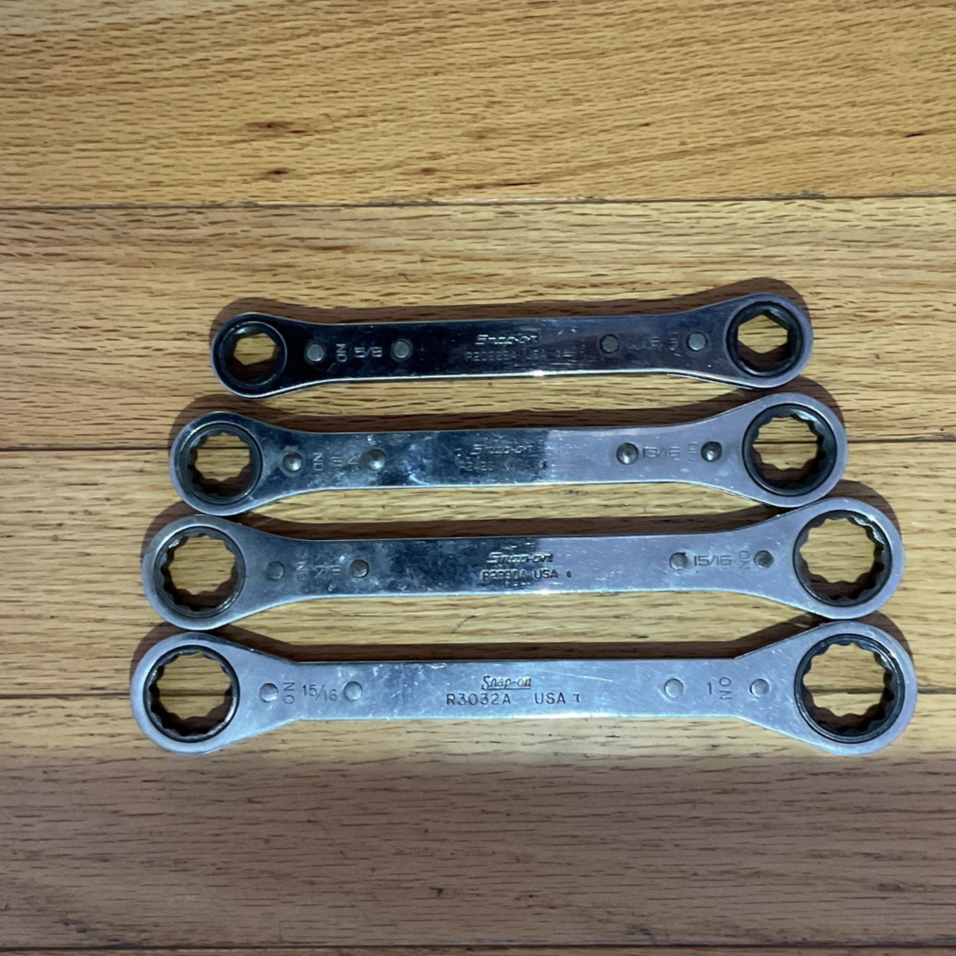 Snap on ratchet box