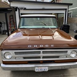 Classic Pickup Truck - 1972 Dodge D200