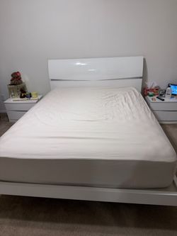 Queen bedroom set