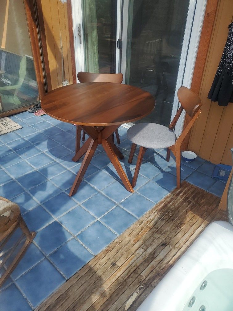 New Table +2 Chairs
