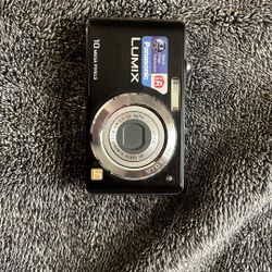 Digital Camera 