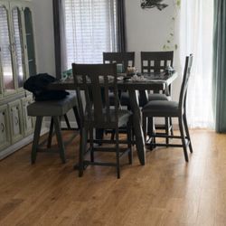 Rooms To Go High Top Table With Bench And Chairs