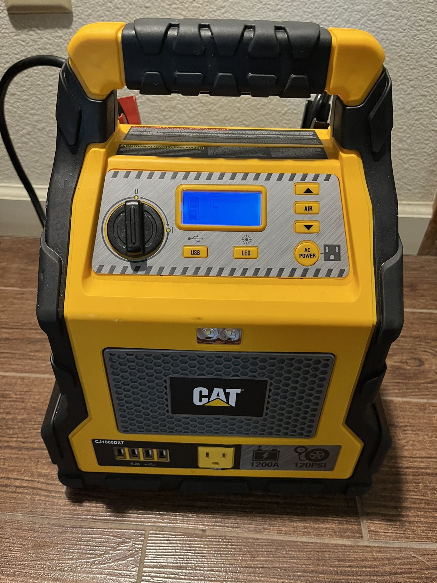 CAT CJ1000DXT Jump Starter and Power Station