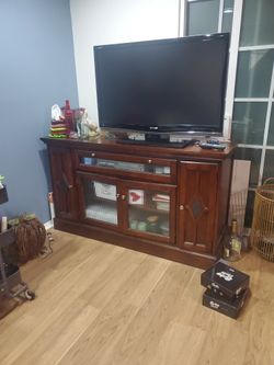Beautiful TV Stand/cabinet