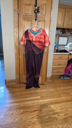 Halloween costume scarecrow