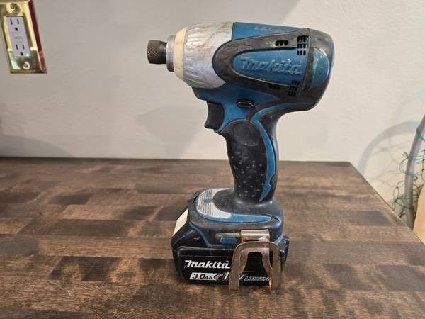 Makita 18V Impact Driver & Battery (Untested-For Parts)