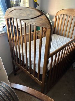Wooden Baby Crib with Mattress