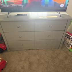Storkcraft kids dresser