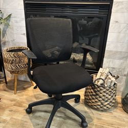 Black Fabric/Mesh Office Chair